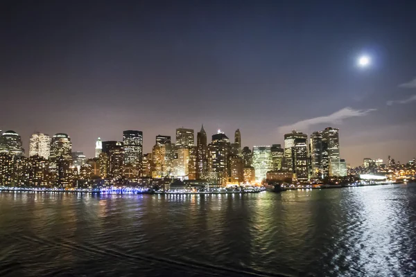 Financial District wieżowce oświetlony — Zdjęcie stockowe