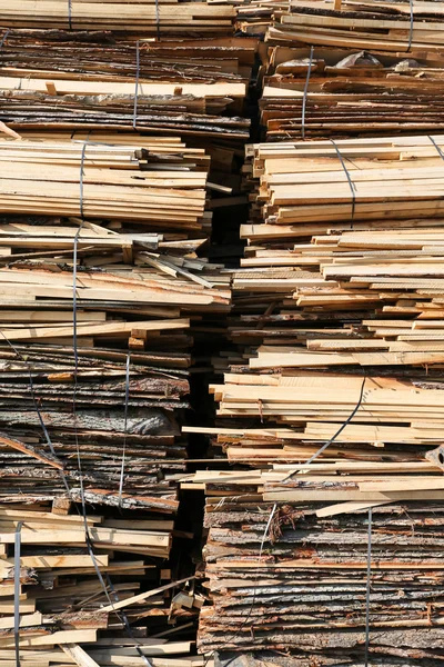 Holzplanken stapeln — Stockfoto