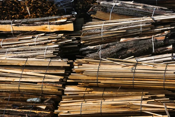 Tavole di legno grande pila — Foto Stock