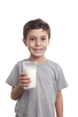 Küçük çocuk çikolatalı kurabiye yemek