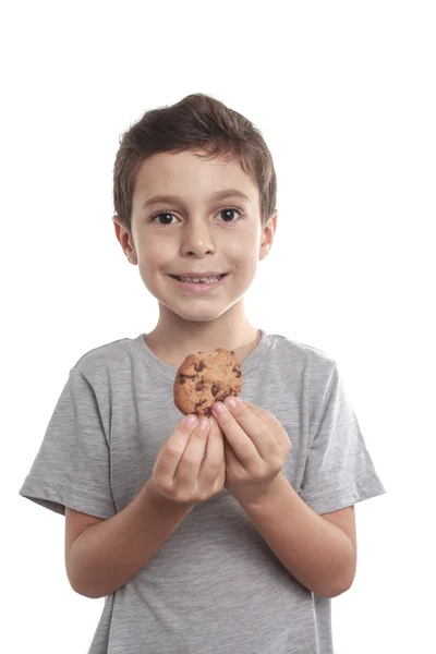 Pequeño niño comiendo galletas de chocolate —  Fotos de Stock