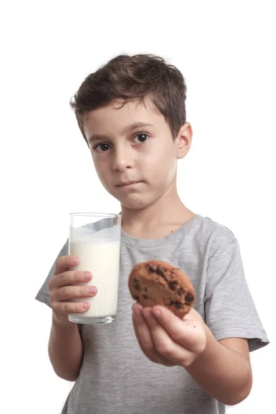 Little boy eating chocolate chip cookie — Stock Photo, Image