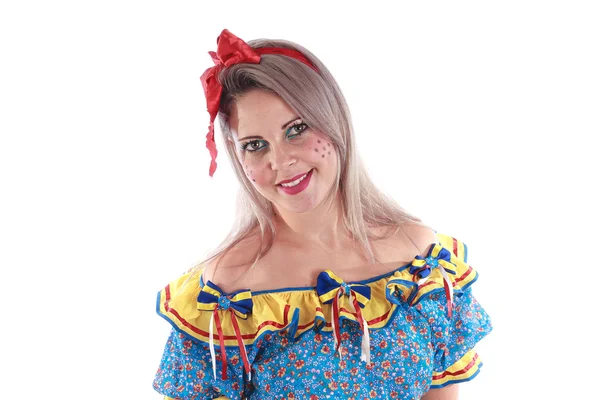 Mujer brasileña vestida con ropa típica para la Festa Junina — Foto de Stock