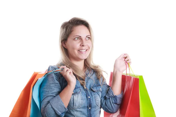 Retrato de la joven feliz mujer sonriente con bolsas de compras —  Fotos de Stock