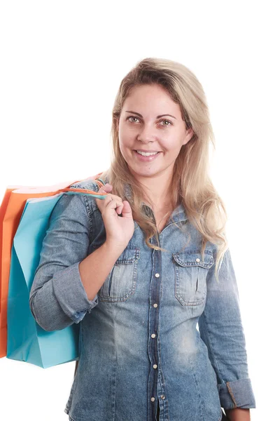 Retrato de la joven feliz mujer sonriente con bolsas de compras —  Fotos de Stock