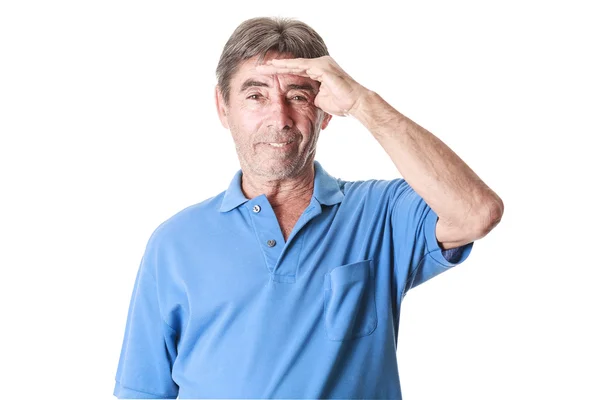 Oudere man lijdt aan een hoofdpijn geïsoleerd op witte achtergrond — Stockfoto