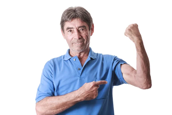 Hombre mayor mostrando músculo — Foto de Stock