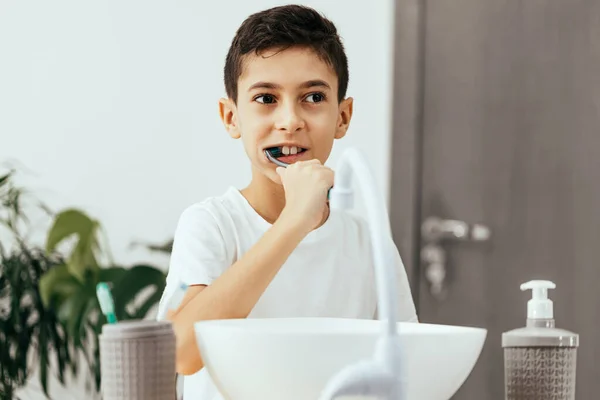 Year Old Boy Brushing His Teeth Bathroom — Stock Photo, Image