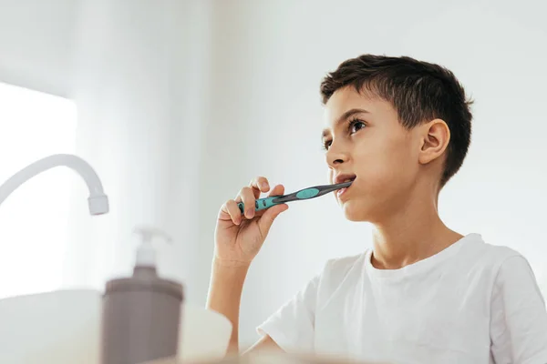 Year Old Boy Brushing His Teeth Bathroom — Stock Photo, Image