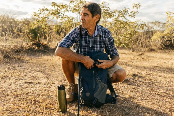 Oudere Man Doet Buitenactiviteiten Wandelaar Semi Aride Regio Van Brazilië Rechtenvrije Stockfoto's