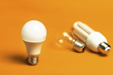 LED, Tungsten ve floresan ampuller