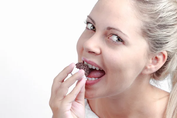 Brazilian beautiful woman eating a brigadeiro — Stock Photo, Image