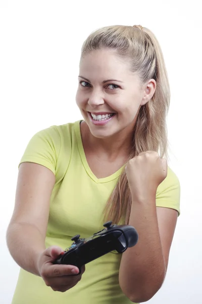 Feliz joven mujer jugando videojuego con joystick inalámbrico —  Fotos de Stock