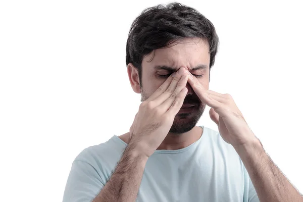 Sinus pijn, sinus druk, sinusitis. Verdrietig man met zijn neus — Stockfoto