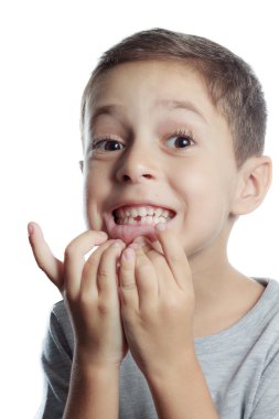 onun kayıp diş süt gösterilen dişsiz boy gülümseyerek