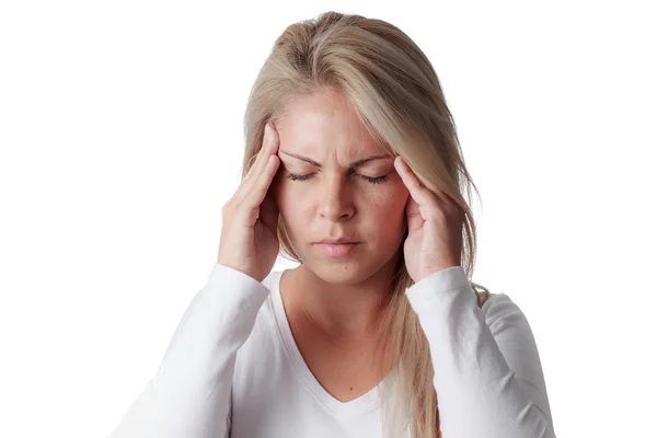 Mujer sosteniendo su cabeza aislada sobre fondo blanco. dolor de cabeza, m — Foto de Stock