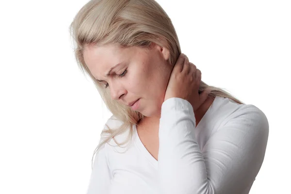 Frau hält den Hals isoliert auf weißem Hintergrund. Halsschmerzen — Stockfoto
