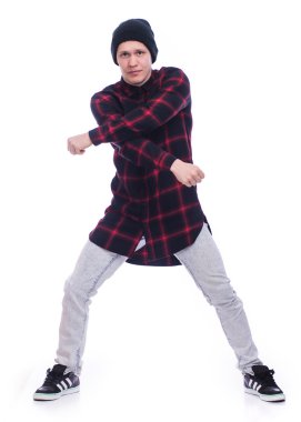 Hip Hop tarzı Dansçı beyaz arka planda tek başına dans ediyor