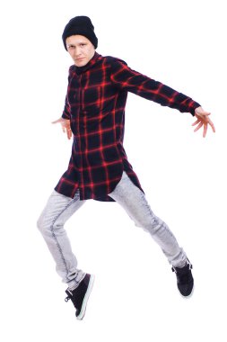 Hip Hop tarzı Dansçı beyaz arka planda tek başına dans ediyor