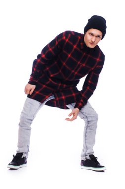 Hip Hop tarzı Dansçı beyaz arka planda tek başına dans ediyor