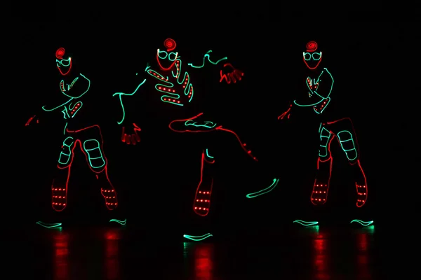 Dansers in led pakken op donkere achtergrond, gekleurde Toon — Stockfoto