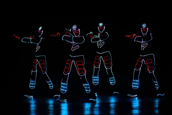 Tanzgruppe in den Kostümen der Leds — Stockfoto