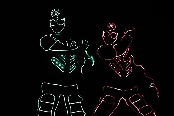 Equipe de dança em trajes dos LEDs — Fotografia de Stock