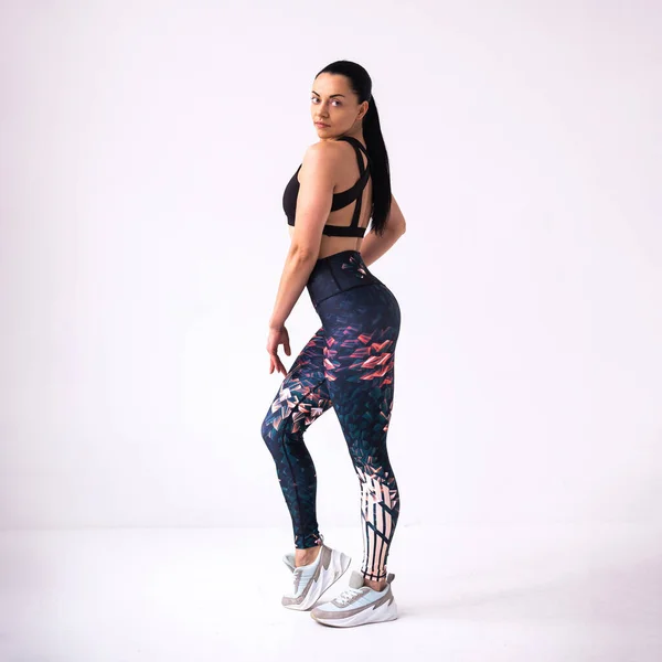 Fitness Frau Posiert Sportbekleidung Auf Weißem Hintergrund — Stockfoto