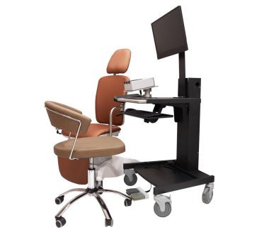 Tanılama ve görme düzeltmesi için oftalmik ekipman. Beyaz arkaplanda izole