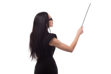 ayakta ve işaretçi tutan kız.