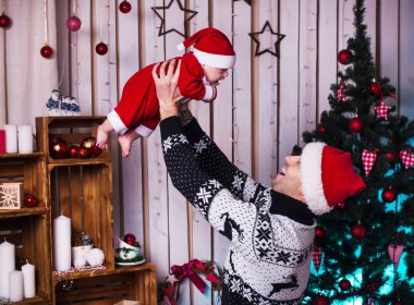 babası ve çocuğu Santa şapka Noel hediyeleri, Noel kavramı