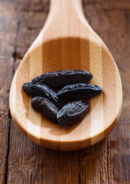 karanlık aromatik tonka fasulyesi