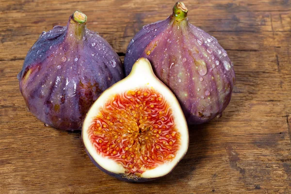 Figs on wooden board — Stock Photo, Image