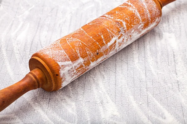 Floured Rolling pin and Baking board — Stock Photo, Image