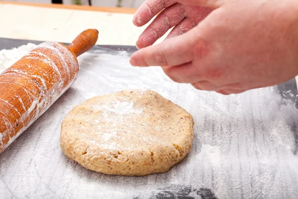 Roll out the biscuit dough on the baking mat — Stock Photo, Image
