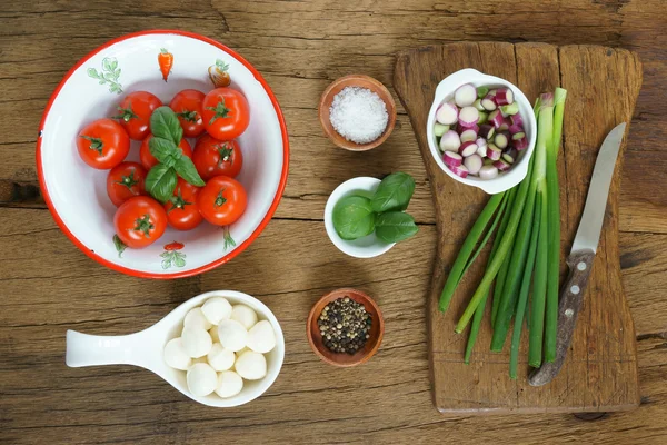 Ingredients for a tomato salad — Stock Photo, Image