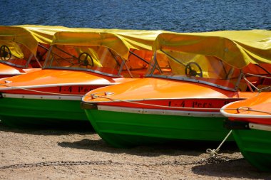 Sahilde bir kayığın ayrıntı görünümü