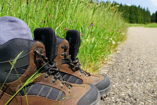 Close-up dari sepatu Hiking dengan stoking — Stok Foto