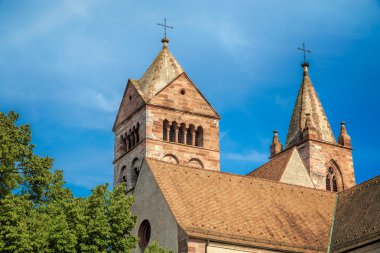 The Stephan cathedral in front of blue sky