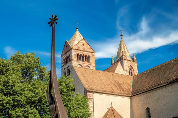 La cattedrale di Stephan di fronte al cielo blu — Foto Stock