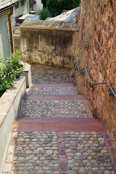 Small alley with stairs in Breisach — Zdjęcie stockowe