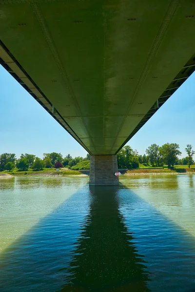 Spodní straně Rýna most u Breisachu — Stock fotografie