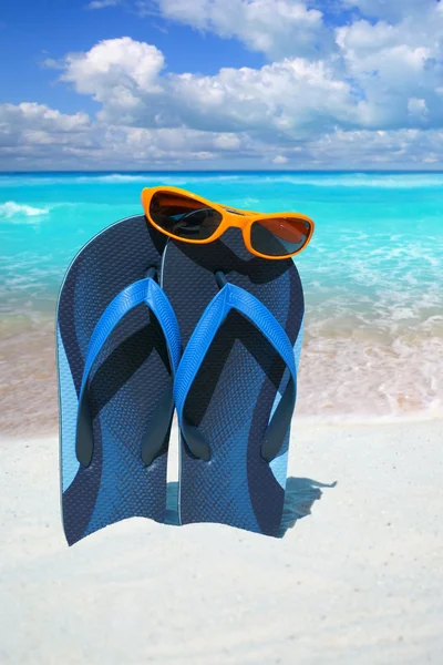 Blue flip flops and sunglasses — Stock Photo, Image