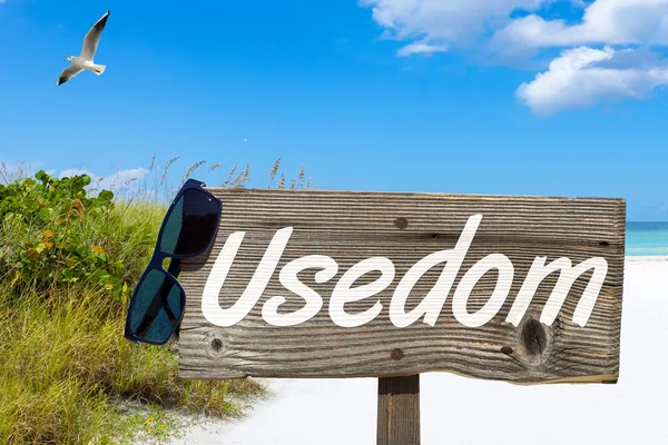 Wooden signboard on the beach — Stock Photo, Image