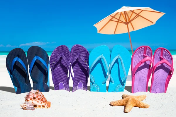 Colorful flip flops on the beach — Stock Photo, Image