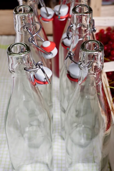 Huśtawka górę butelki syropu — Zdjęcie stockowe