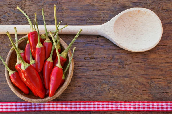 Chili Pimienta vainas en un tazón — Foto de Stock