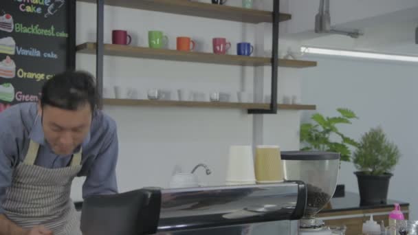 Barista Concept Medewerkers Zetten Koffie Voor Klanten Resolutie Van — Stockvideo