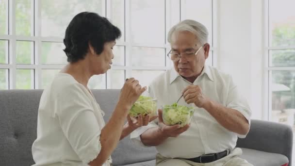 Family Concept Old Couple Happily Eating Vegetable Salad Resolution — Stock Video