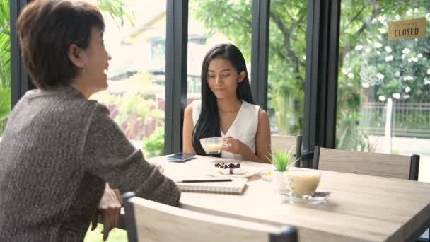 Concept Entreprise Les Hommes Affaires Rencontrent Des Clients Dans Café — Video